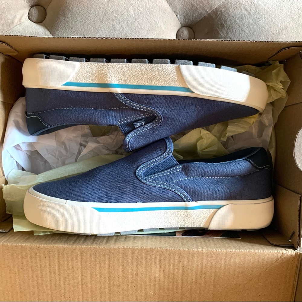 Lugz Slip-on Canvas “Delta” China Blue/Whisper White/Alloy. Brand New In Box!